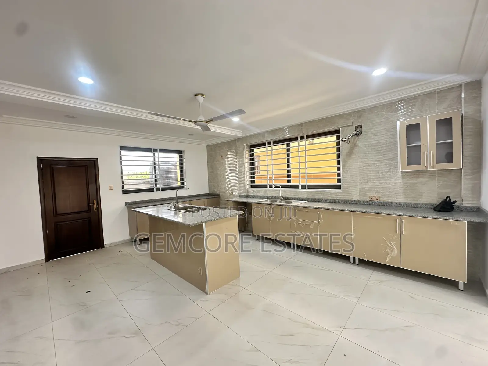 4bdrm House in Highways, Ashaley Botwe for sale