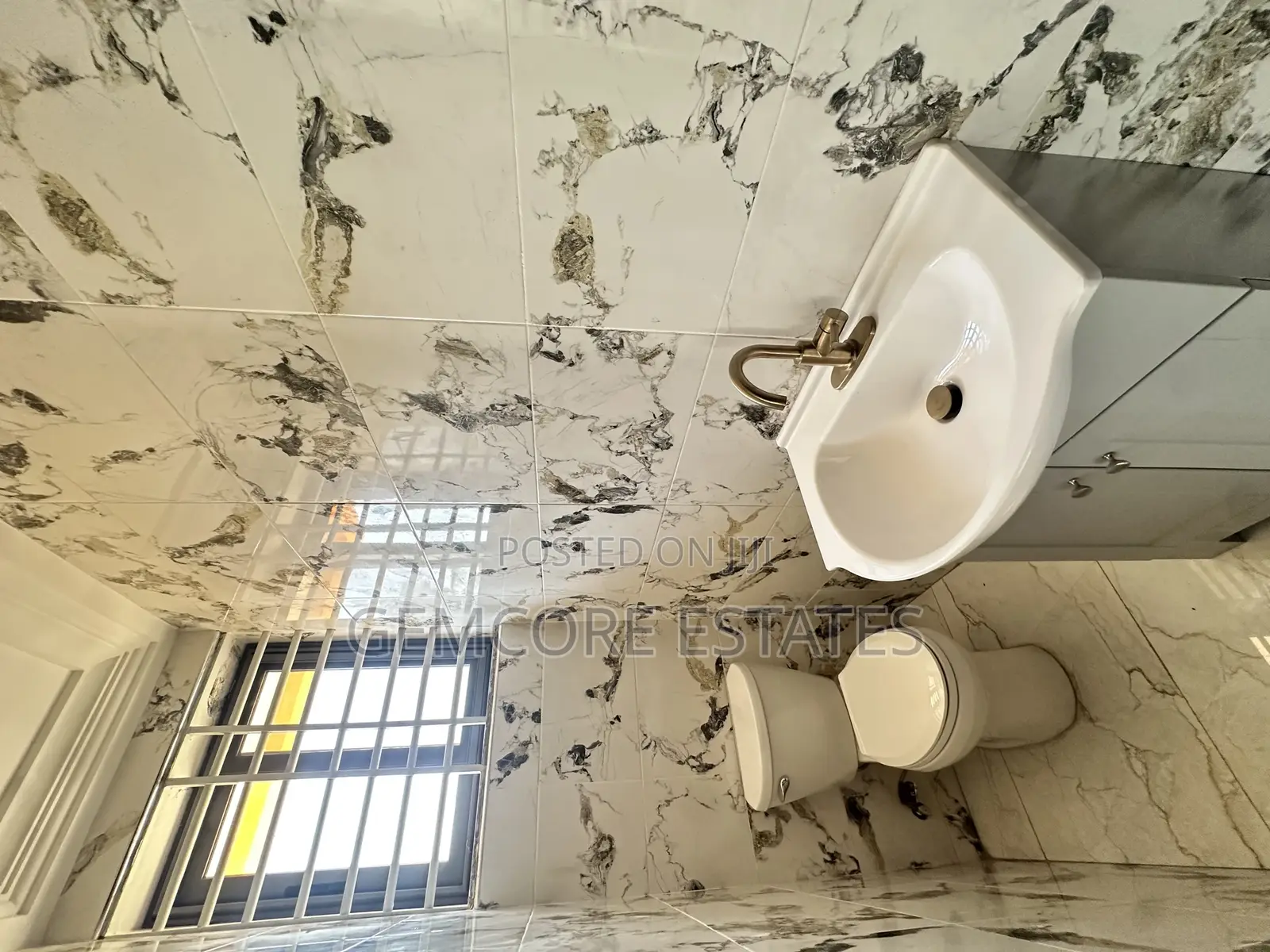4bdrm House in Highways, Ashaley Botwe for sale
