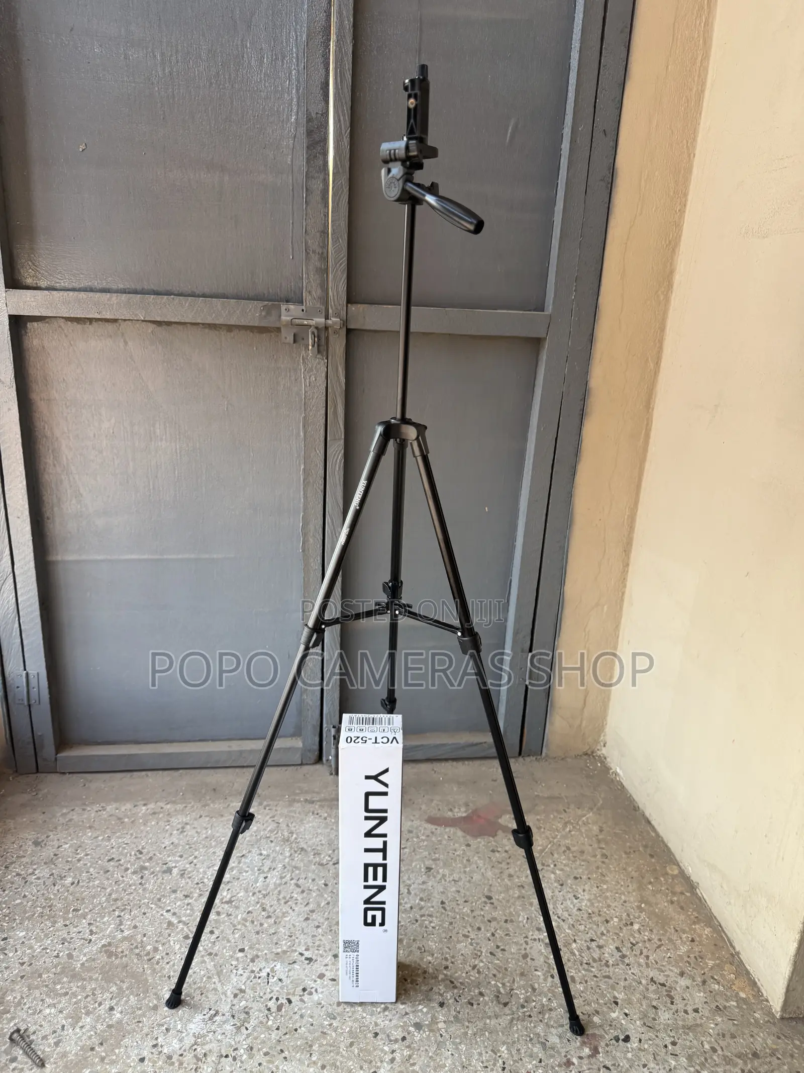Yunteng VCT 520 Tripod + Phone Holder
