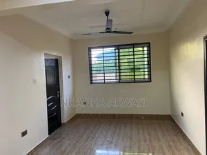 4bdrm Apartment in Community 20, Tema Metropolitan for rent