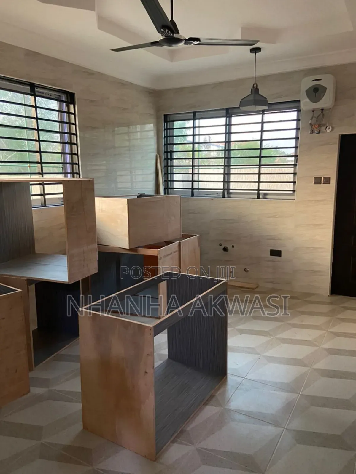 4bdrm Apartment in Community 20, Tema Metropolitan for rent