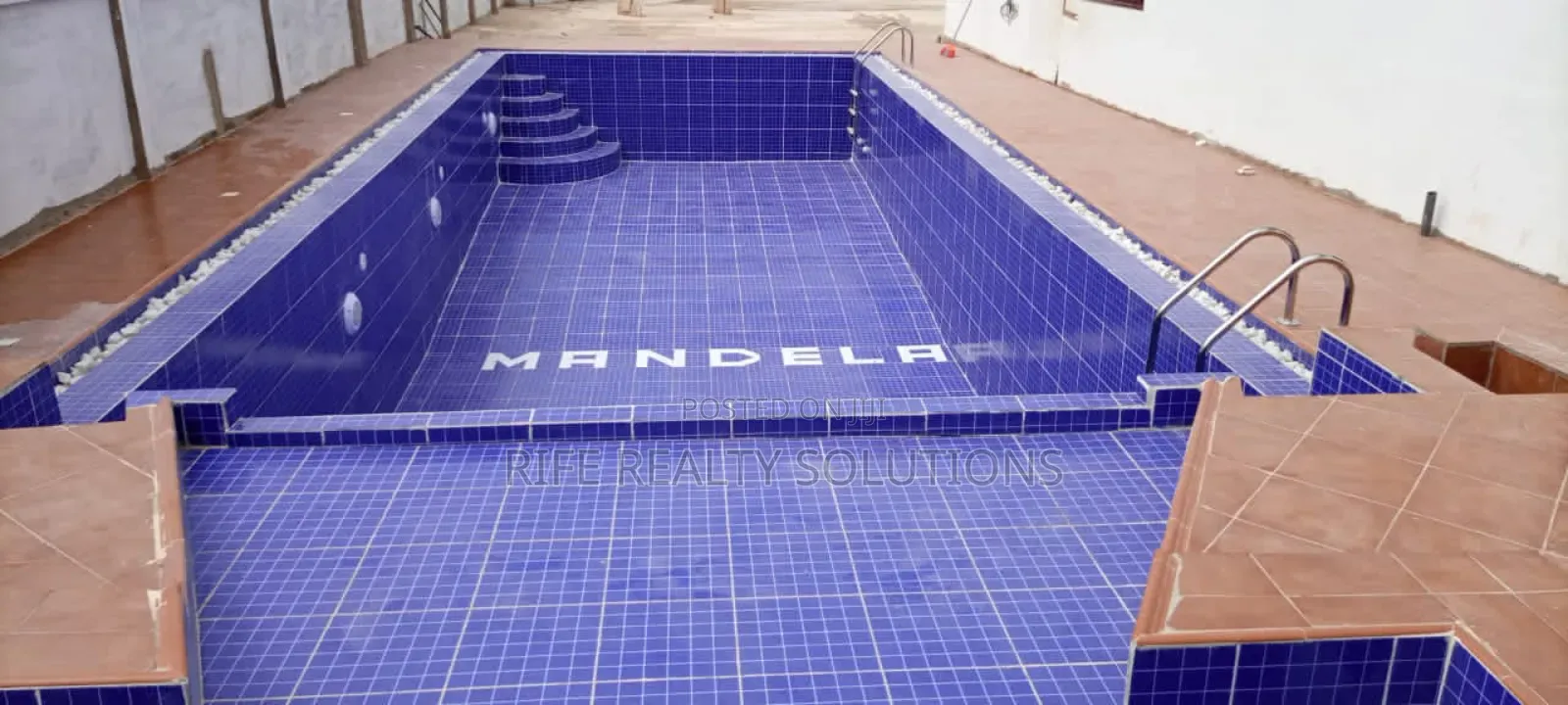 Expert Swimming Pool Maintenance Construction Services