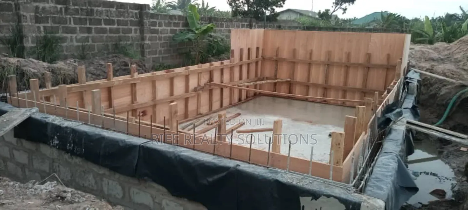 Expert Swimming Pool Maintenance Construction Services