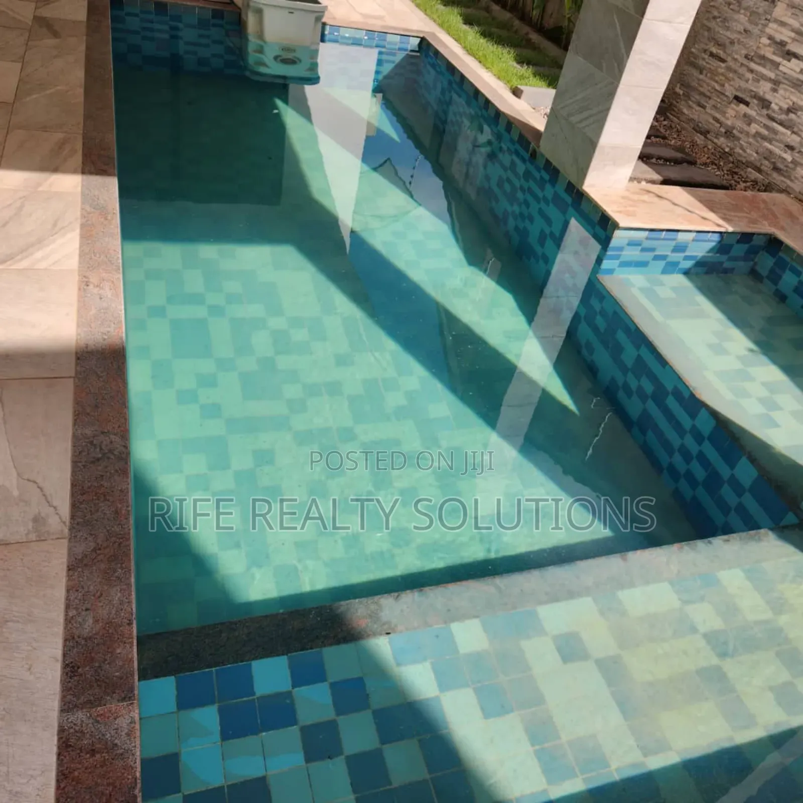 Expert Swimming Pool Maintenance Construction Services