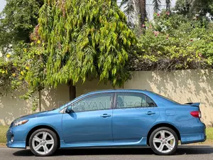 Toyota Corolla S 5-Speed 2013 Blue