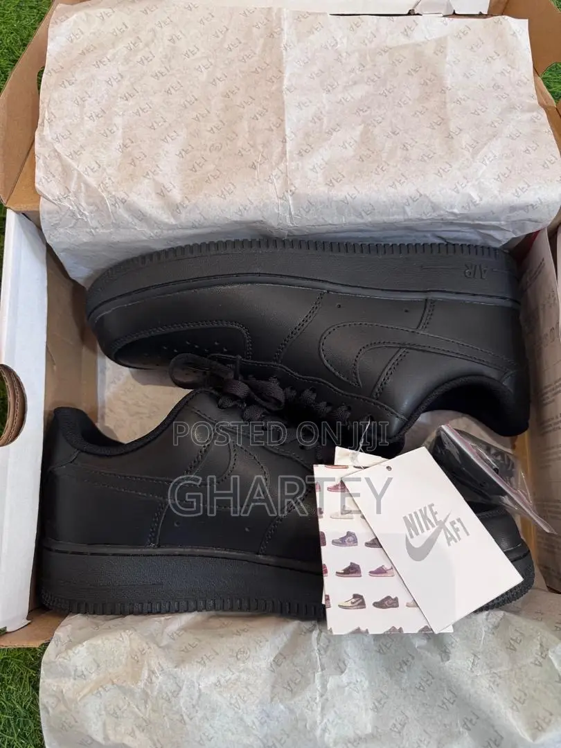 Triple Black Nike Airforce 1 Low