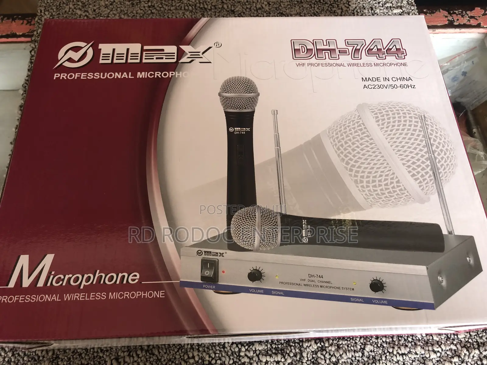 Max 744 Microphone