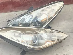 Lexus ES 300 Headlight Charger Type