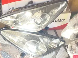 Lexus ES 300 Headlight Charger Type