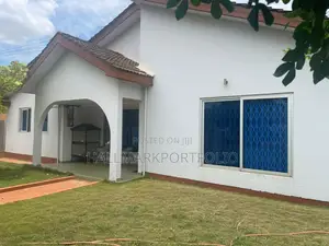 5bdrm House in Emefs Estate, Tema Metropolitan for sale