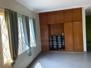 5bdrm House in Emefs Estate, Tema Metropolitan for sale