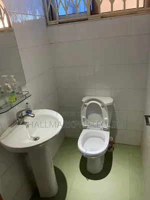 5bdrm House in Emefs Estate, Tema Metropolitan for sale