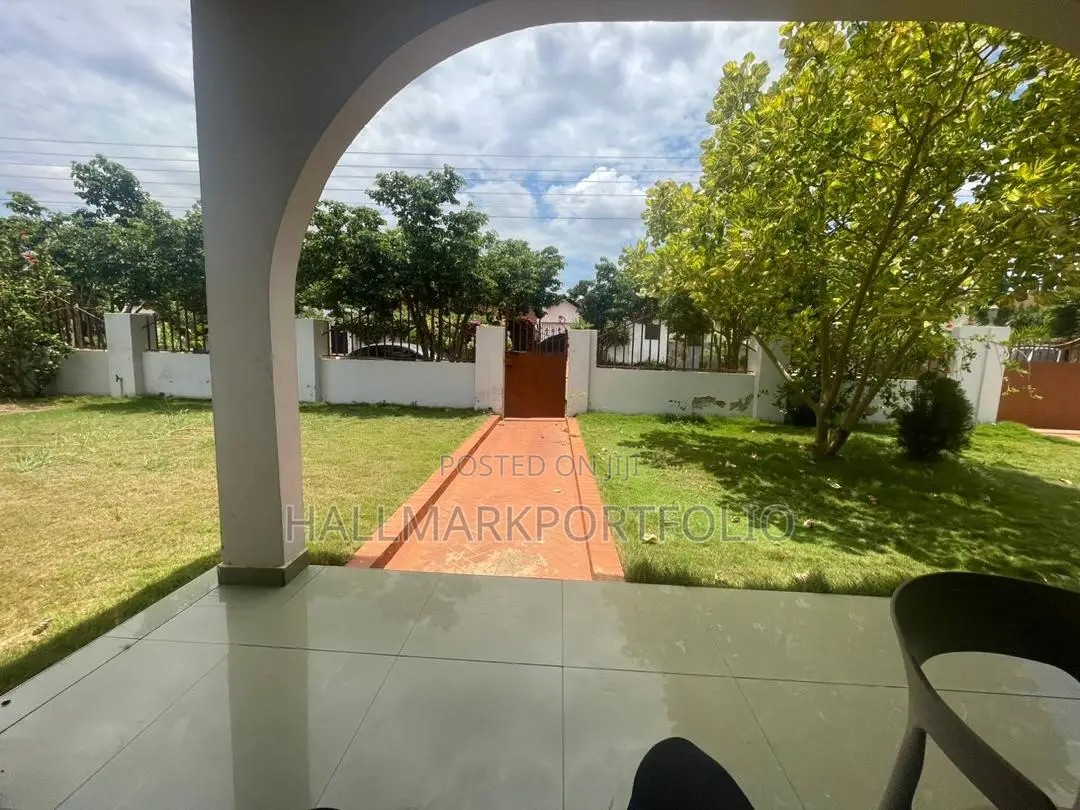 5bdrm House in Emefs Estate, Tema Metropolitan for sale