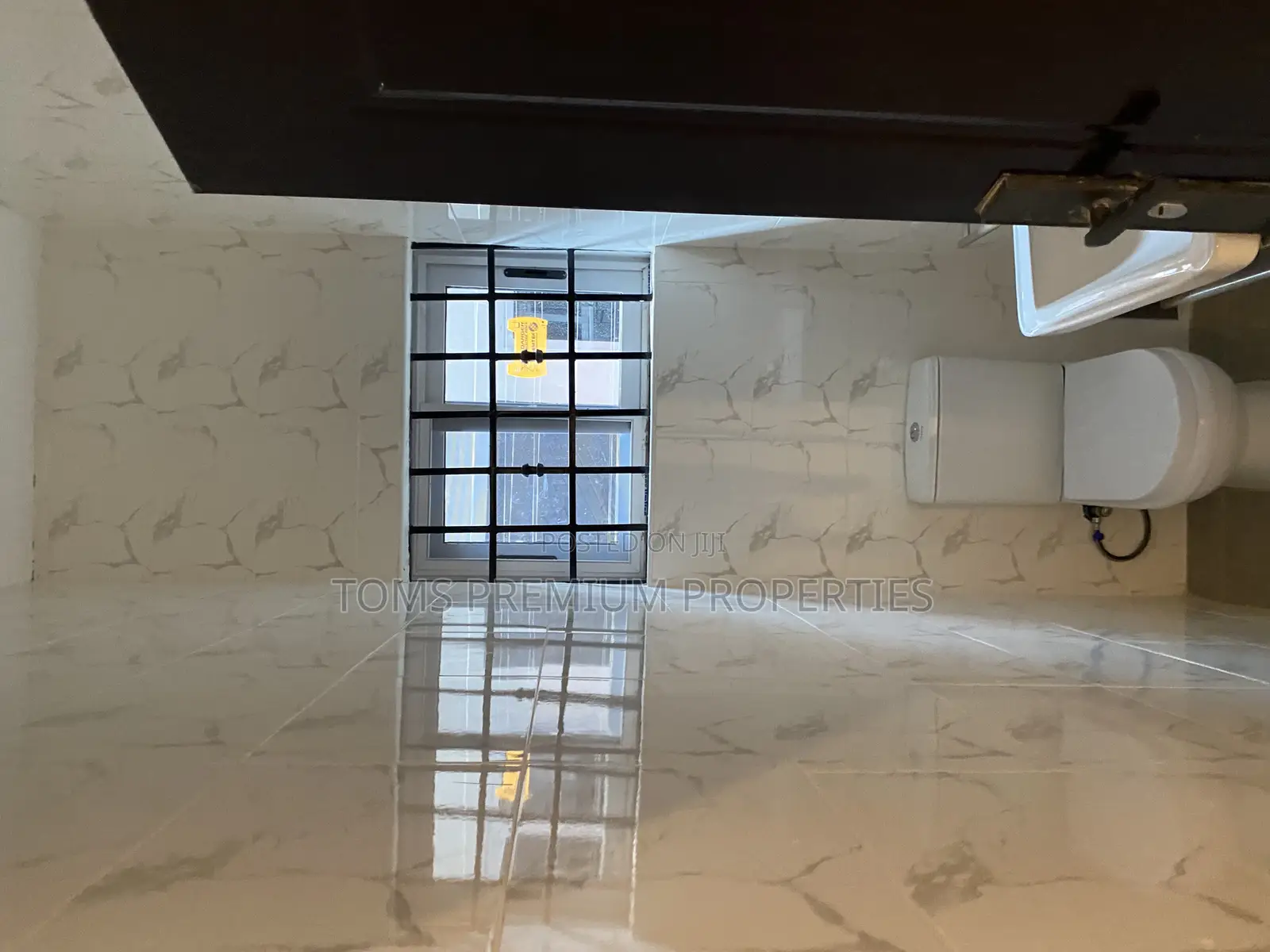 3bdrm Block of Flats in East Legon Ogbojo for sale