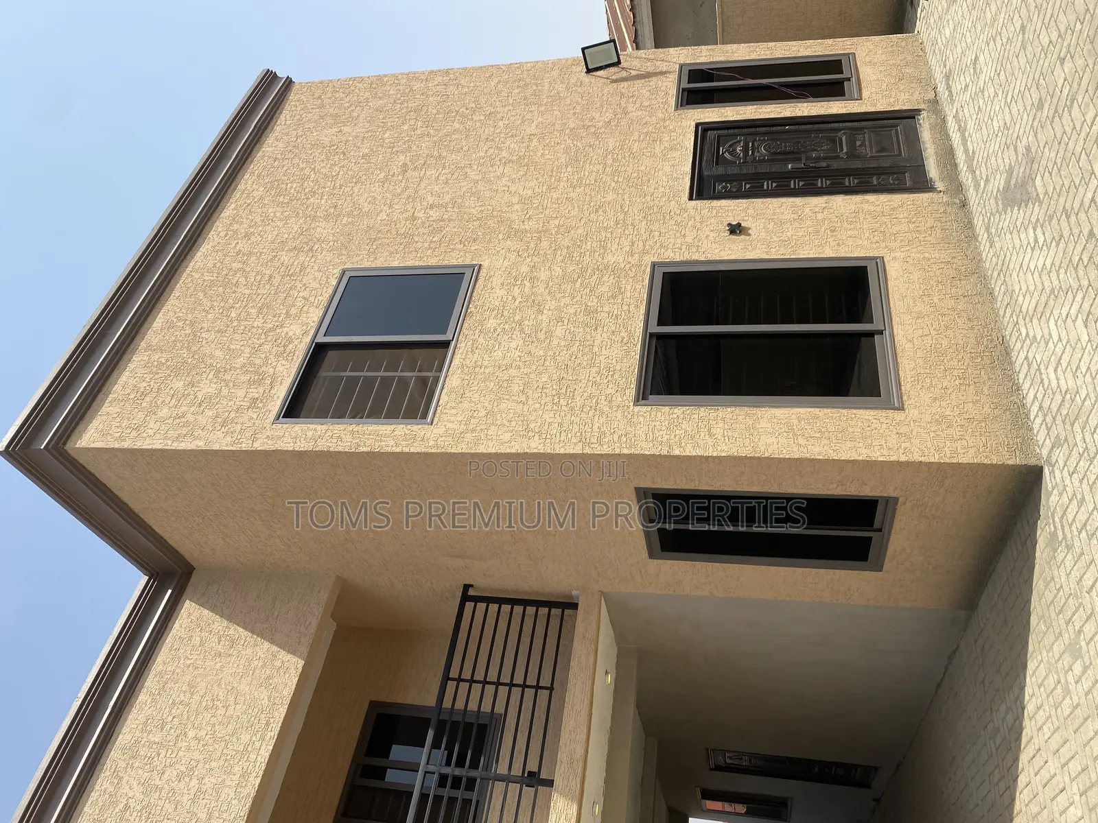 3bdrm Duplex in Lakeside Community 1 for sale