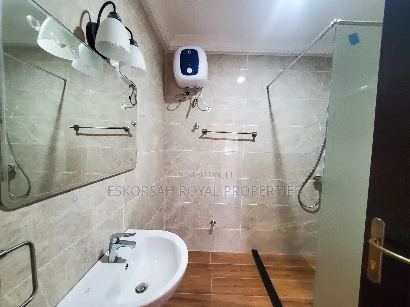 2bdrm Apartment in Dansoman, Afoko Foto for rent