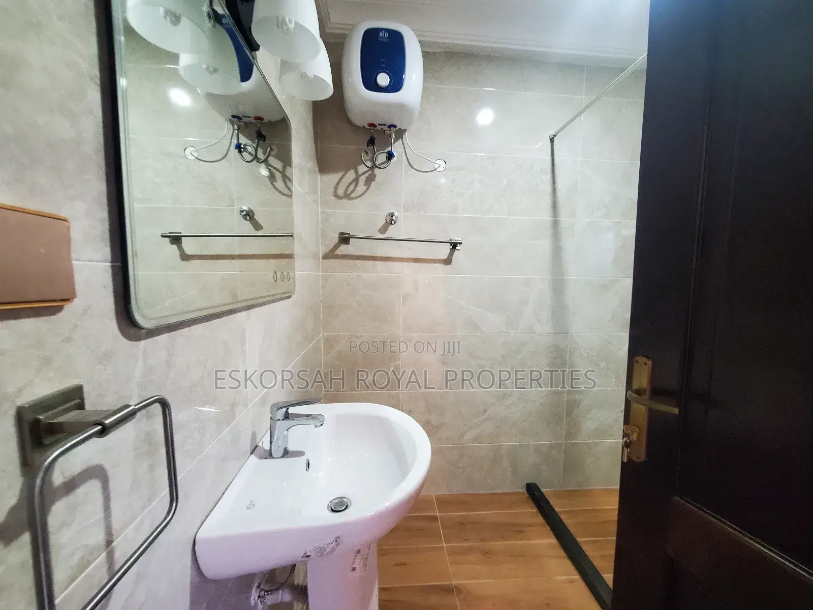 2bdrm Apartment in Dansoman, Afoko Foto for rent