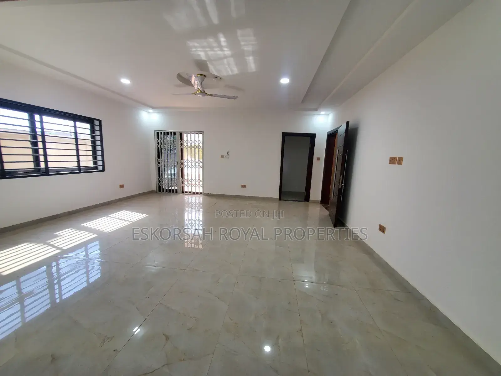2bdrm Apartment in Dansoman, Afoko Foto for rent