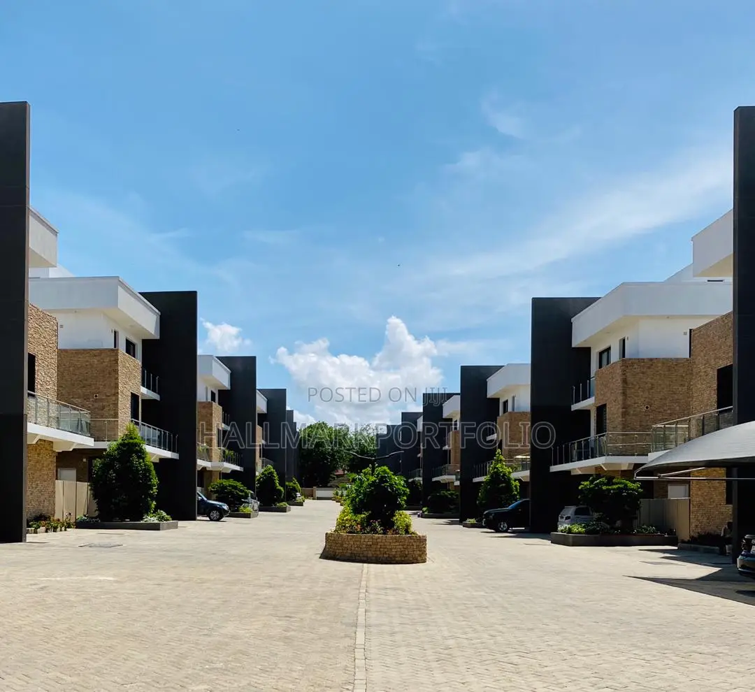 5bdrm Townhouse/Terrace in Ridge for sale