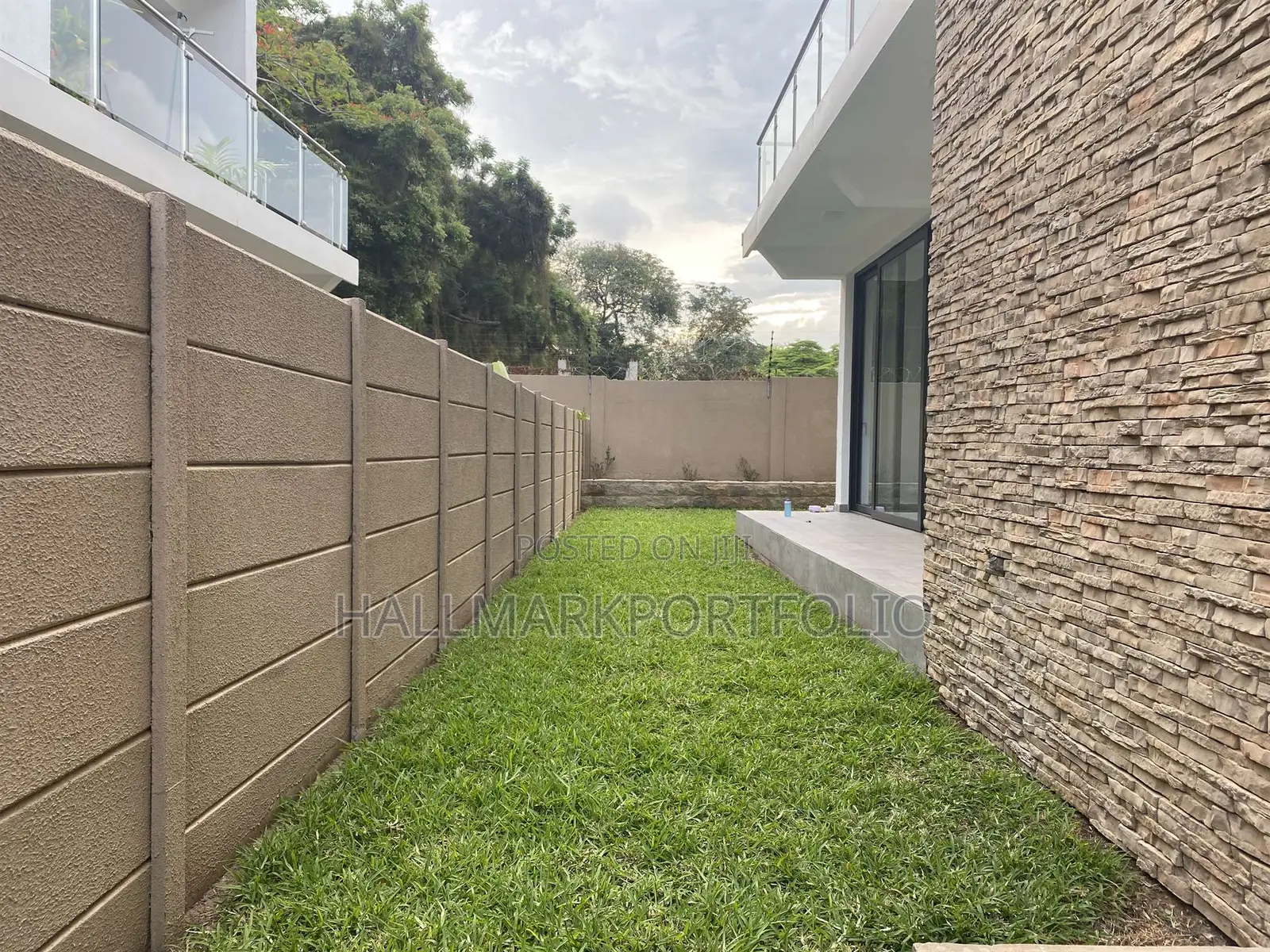 5bdrm Townhouse/Terrace in Ridge for sale