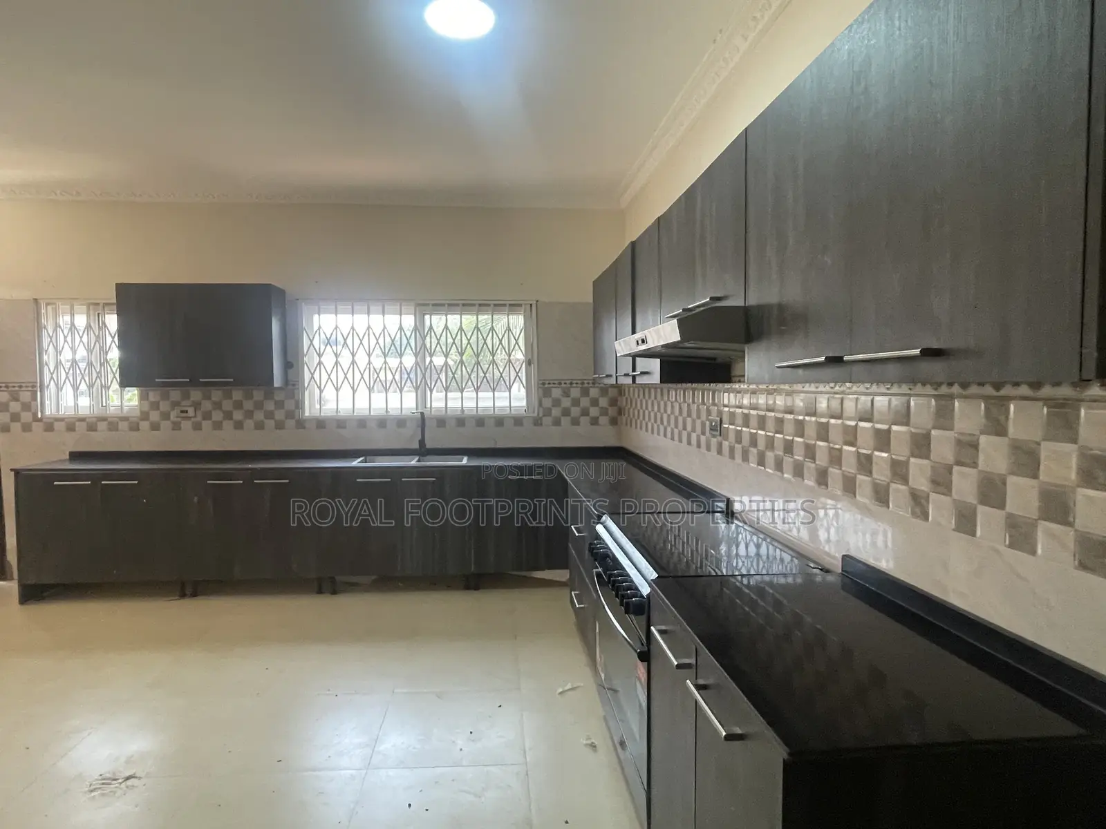 5bdrm House in Adenta for rent
