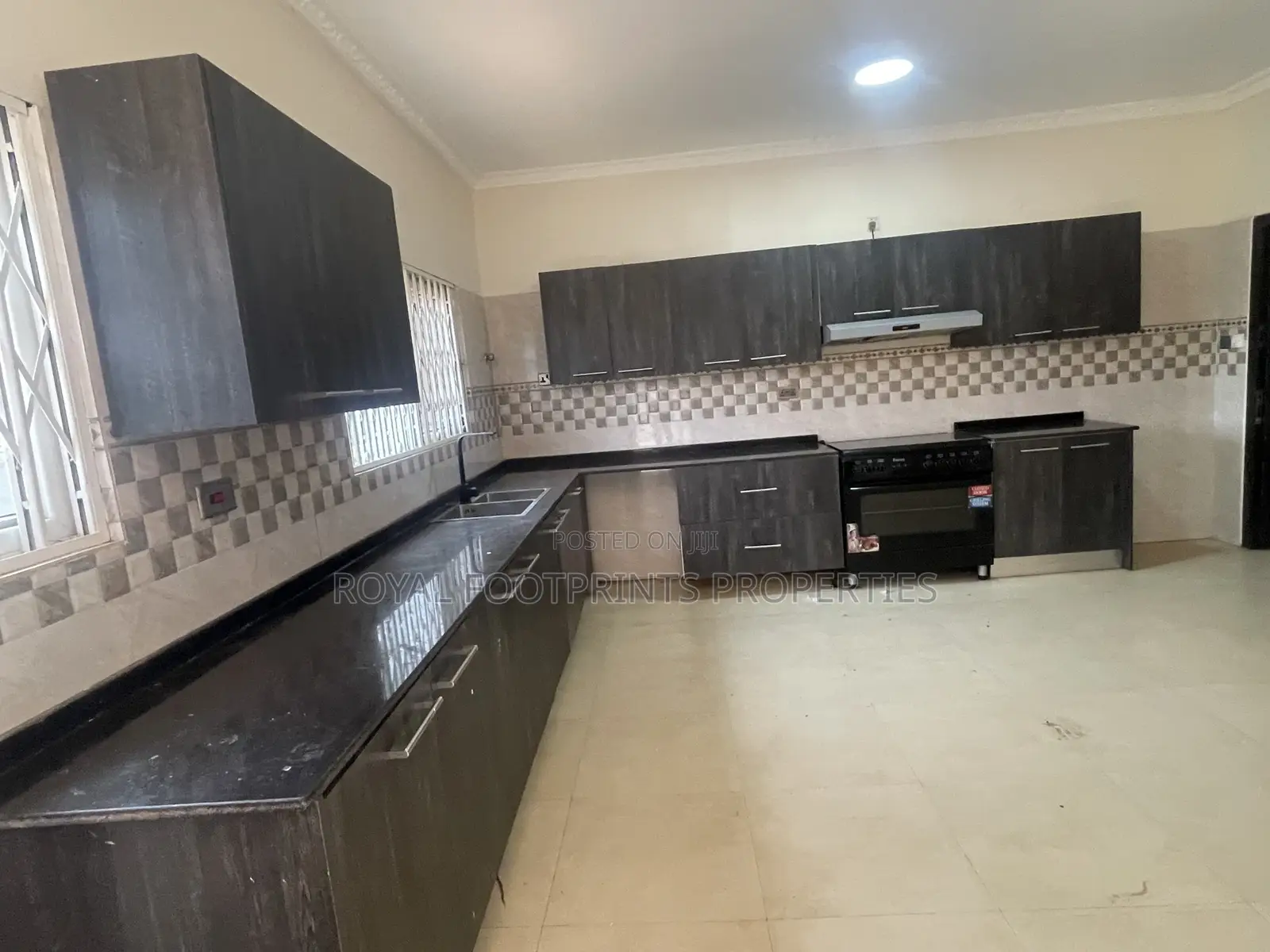 5bdrm House in Adenta for rent