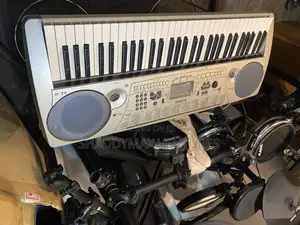 Yamaha EZ 30 Piano Keyboard