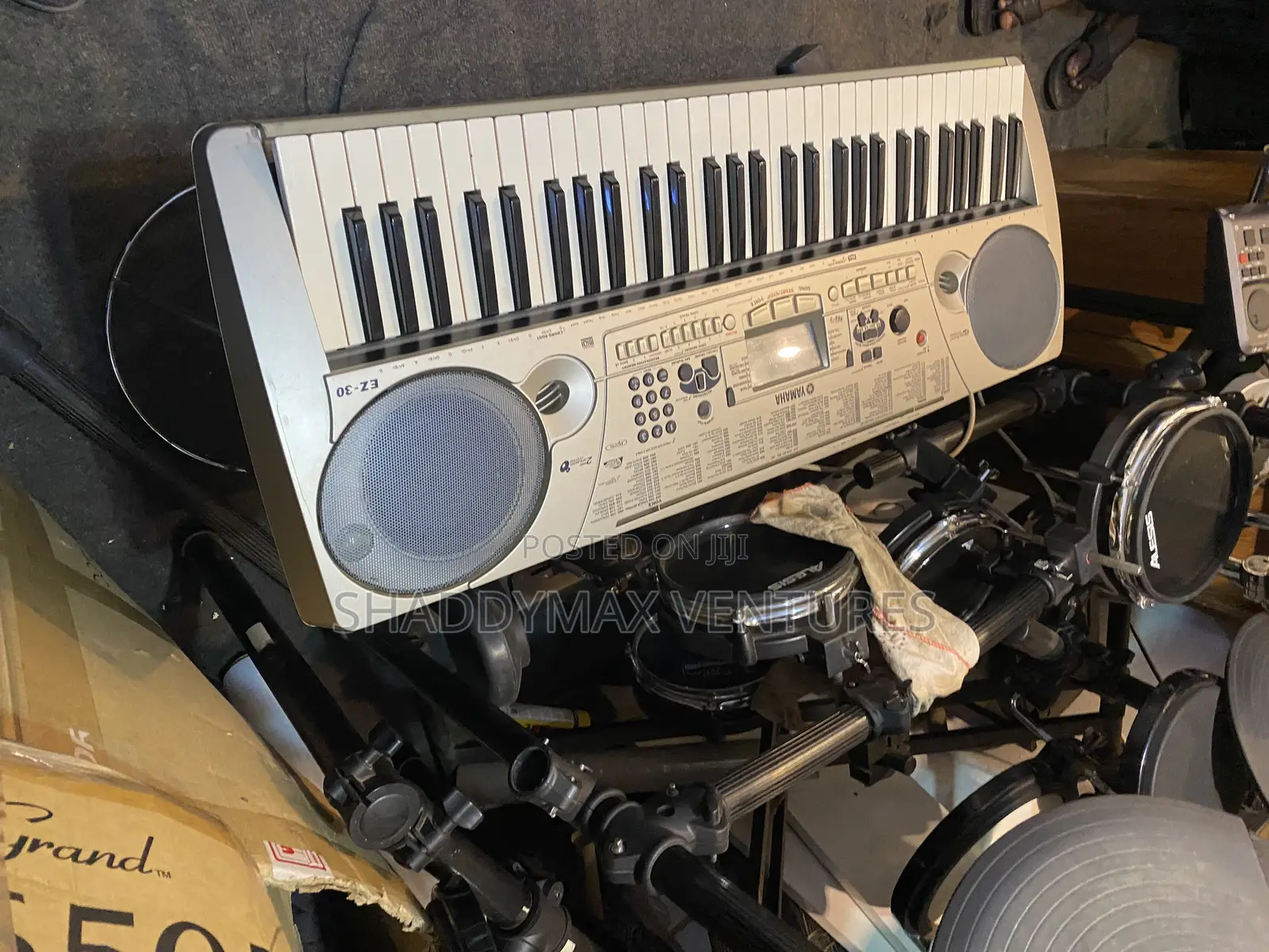 Yamaha EZ 30 Piano Keyboard
