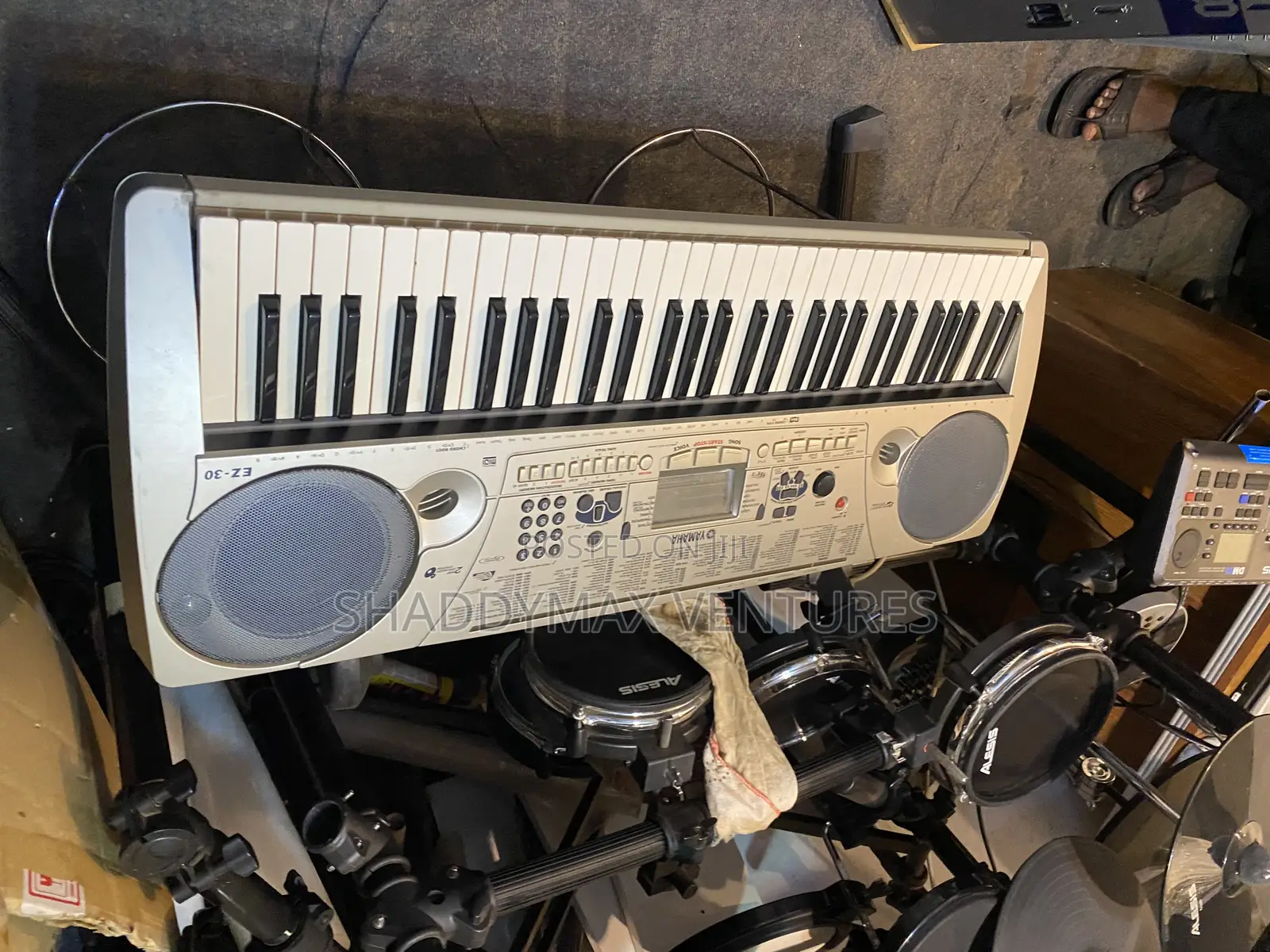 Yamaha EZ 30 Piano Keyboard