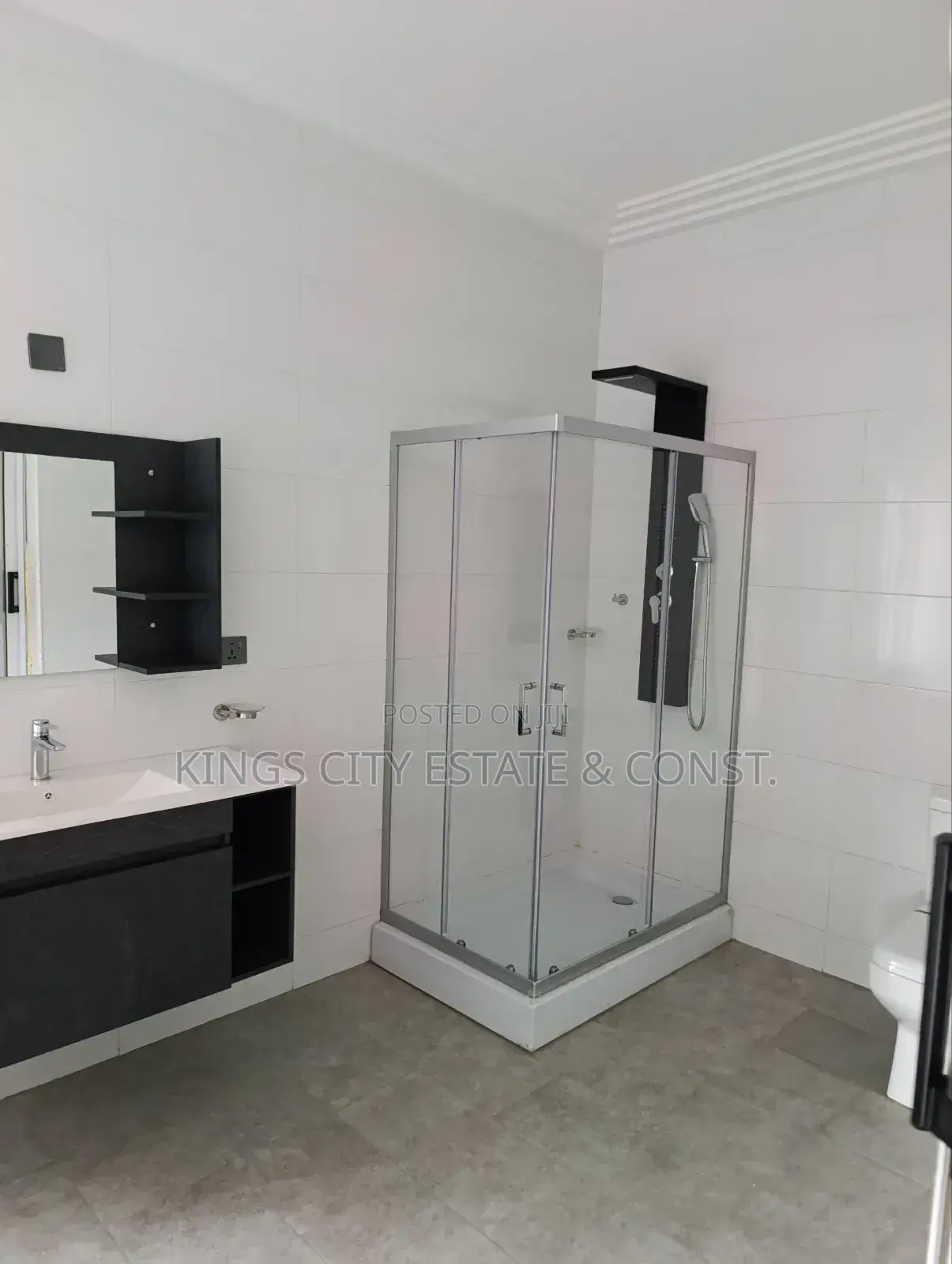 5bdrm House in Dvla/Set-Light, Amasaman for sale