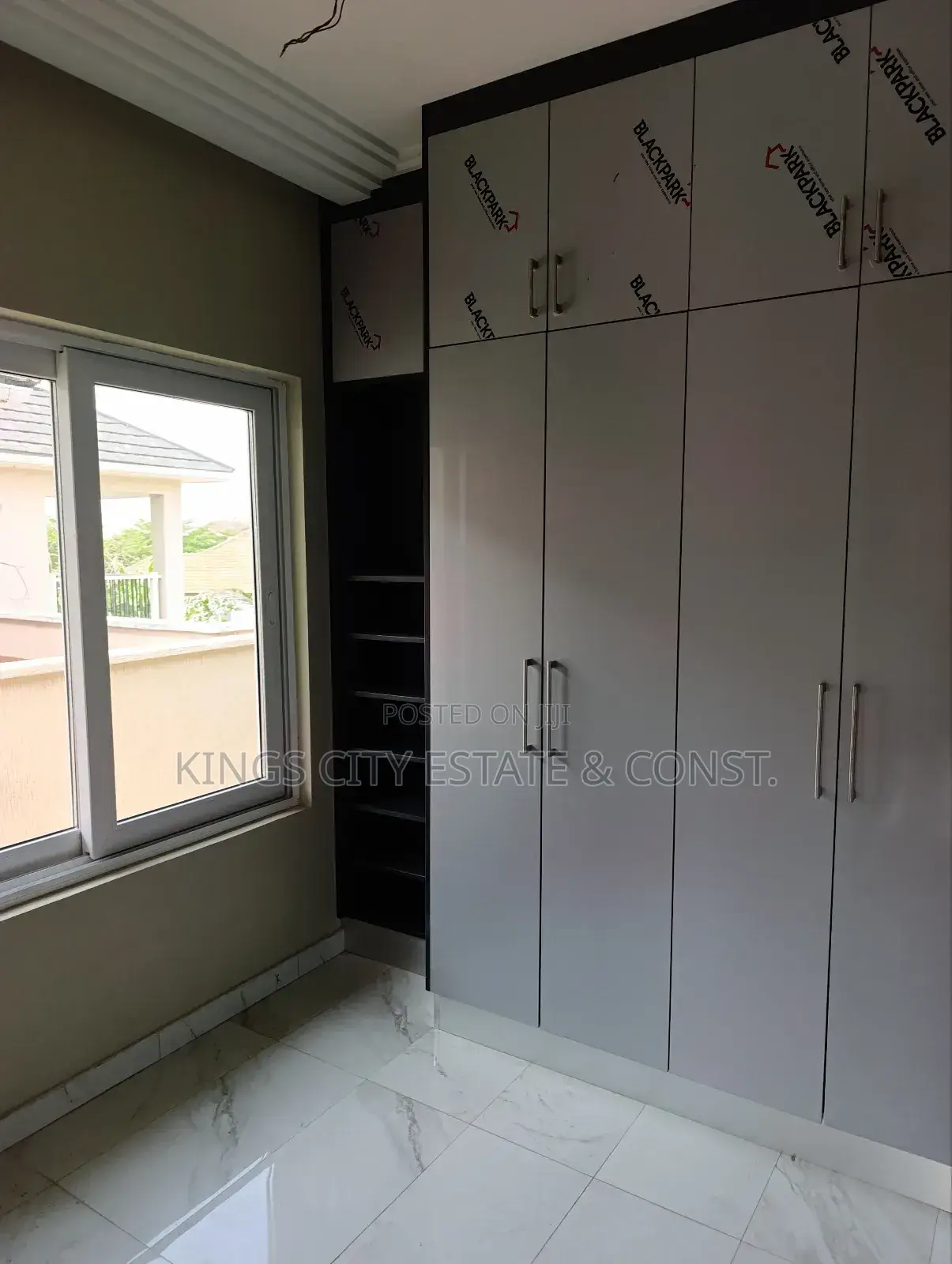 5bdrm House in Dvla/Set-Light, Amasaman for sale
