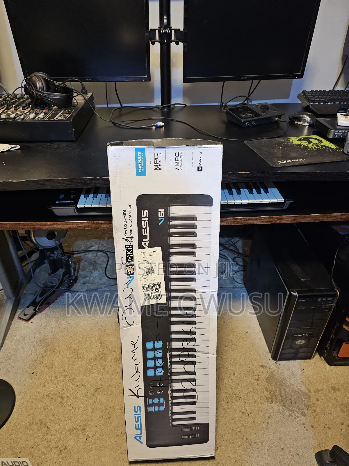 Alesis V61 MKLL Midi Keyboard