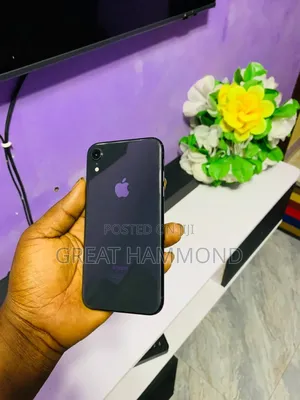 Photo - Apple iPhone SE 64 GB Black