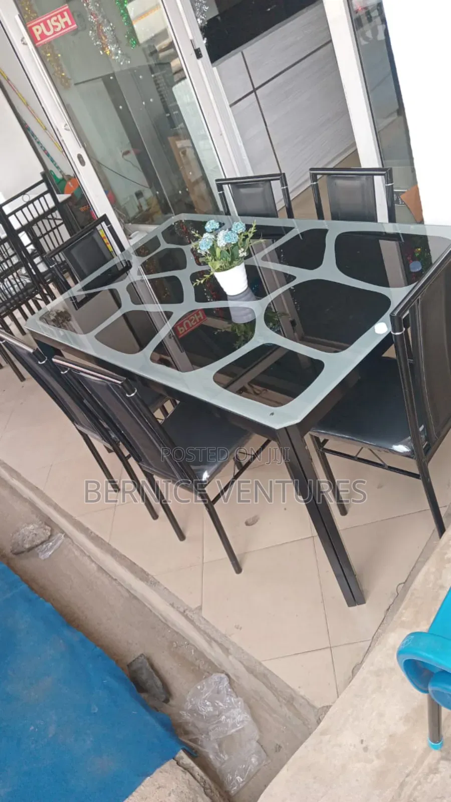Exuberant Dining Set
