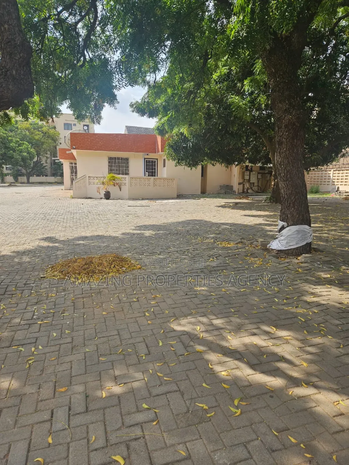 Commercial Property for Rent at Airport