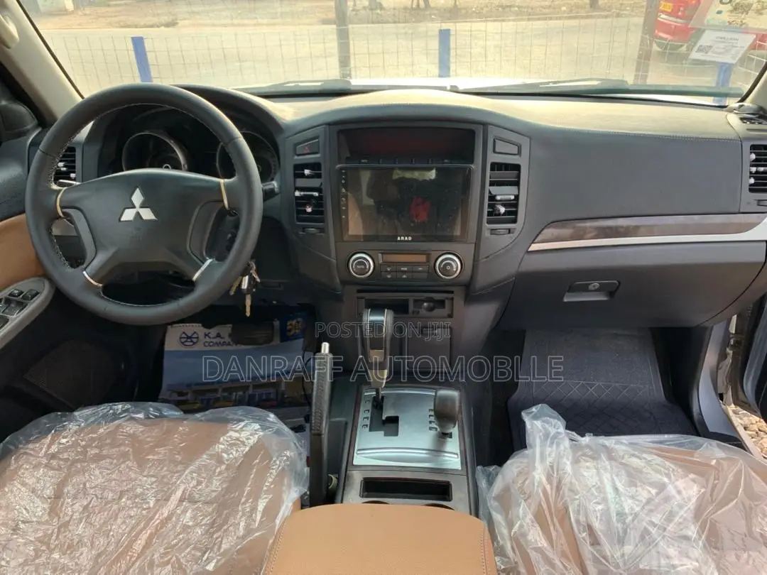 Mitsubishi Pajero 3.2 Di-Dc GLS 2011 Silver