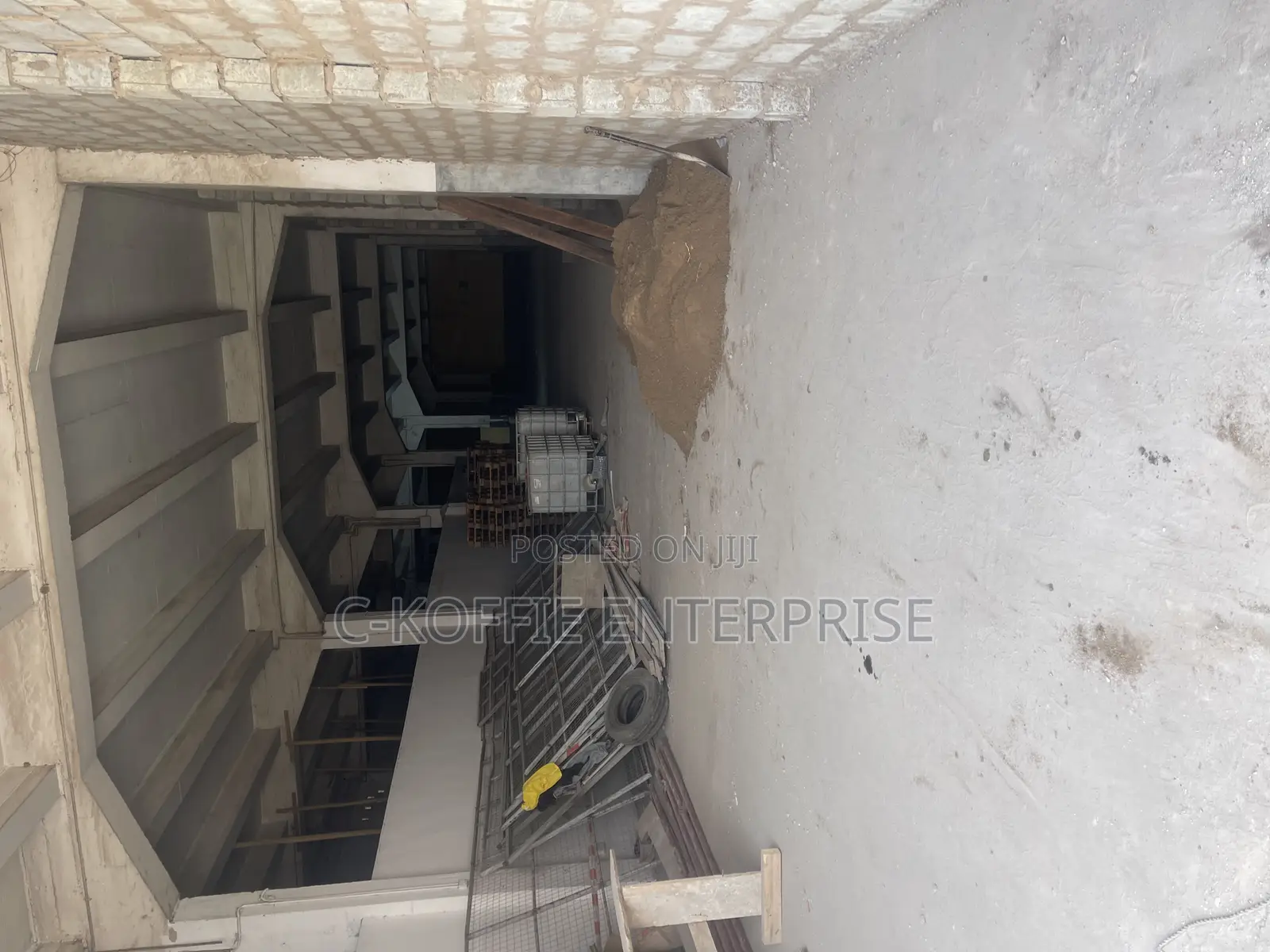 1000 SQM Warns at Accra Central for Rent