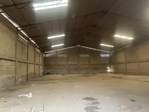1000 SQM Warns at Accra Central for Rent
