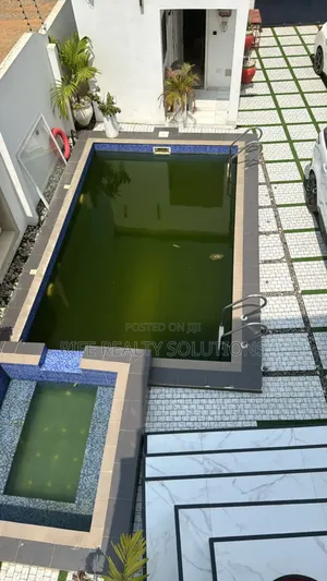 Reliable Pool Cleaning Water Treatment for Sparkling Pools