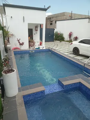 Reliable Pool Cleaning Water Treatment for Sparkling Pools