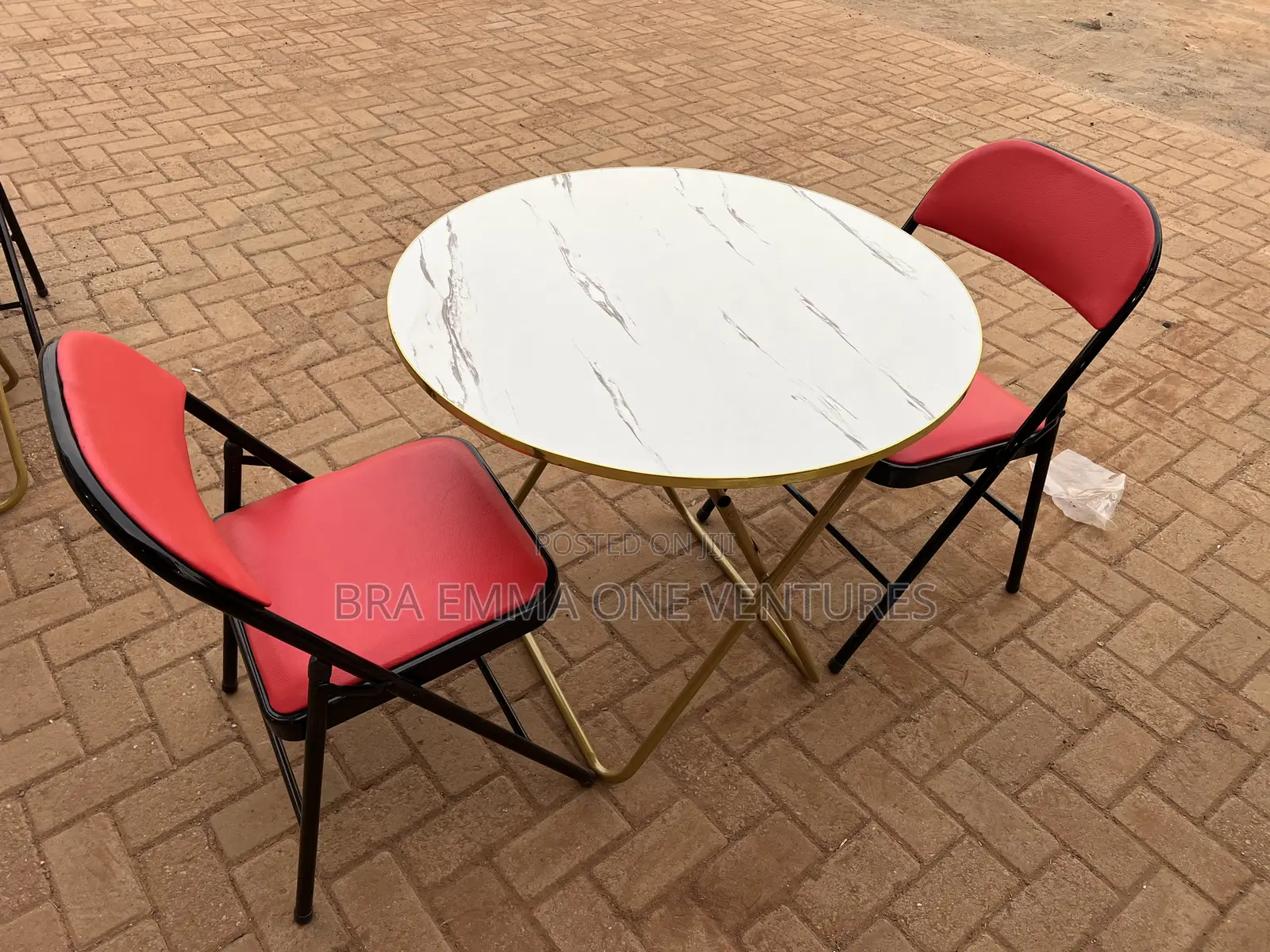 80x80cm Foldable Table With Foldable Chairs