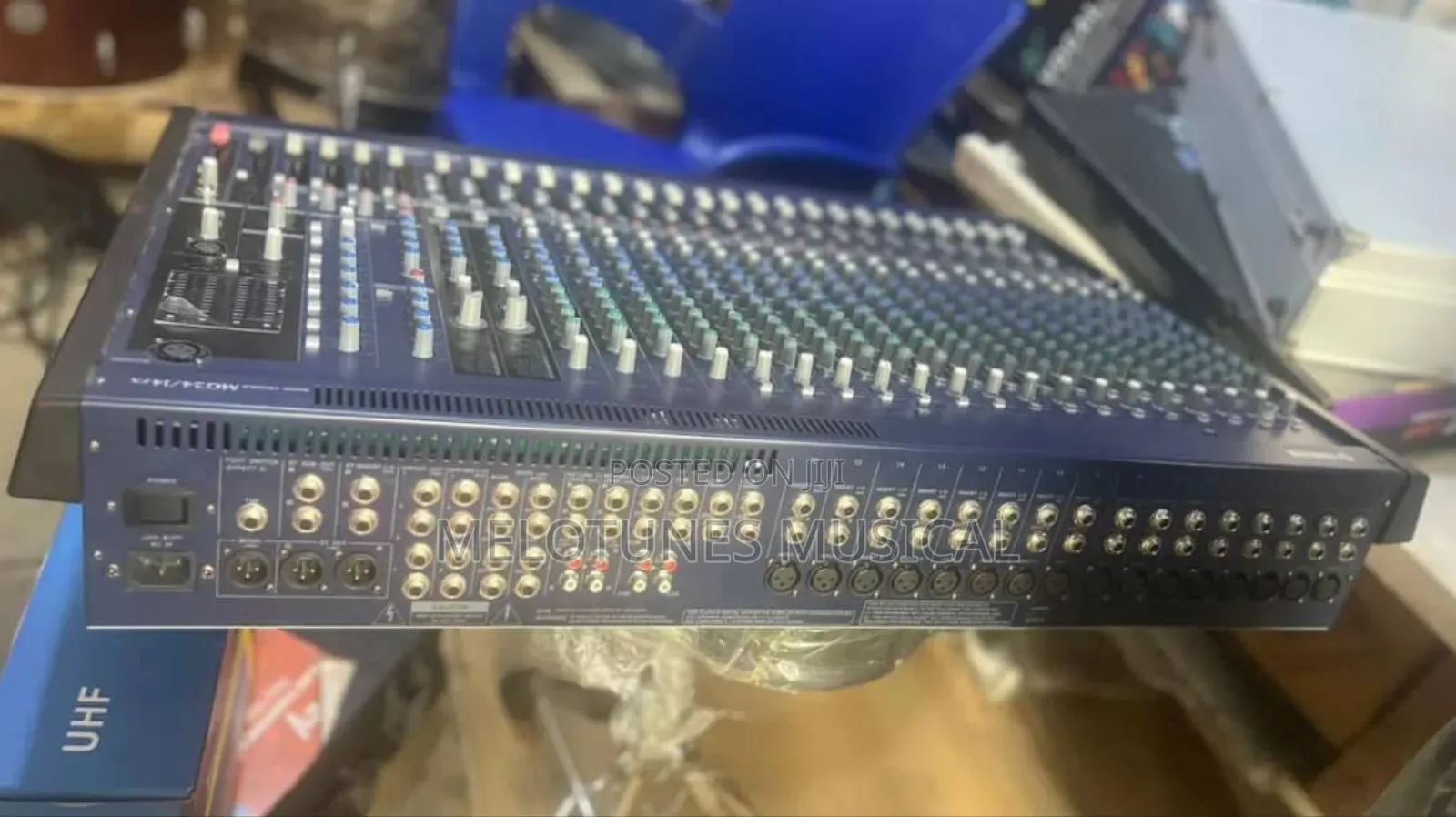 Yamaha Mg24/14fx 24-Channel Input Analog Mixing Console