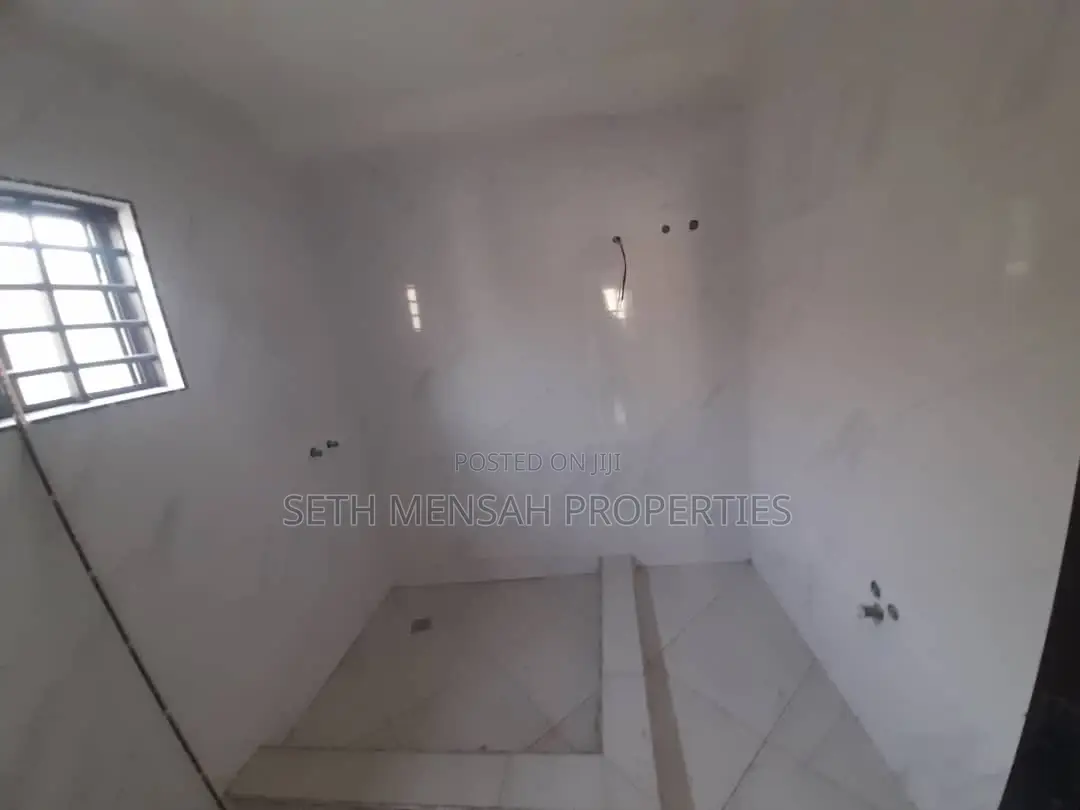 4bdrm House in Skm, East Legon for sale