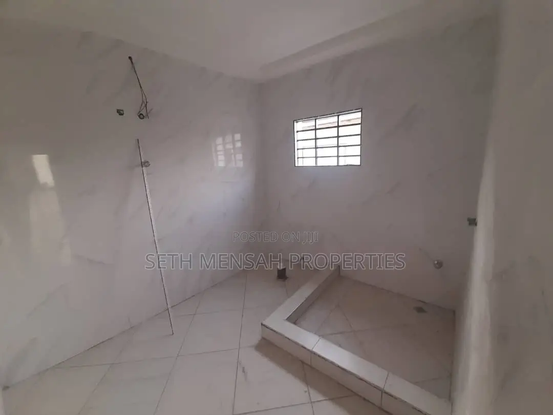 4bdrm House in Skm, East Legon for sale