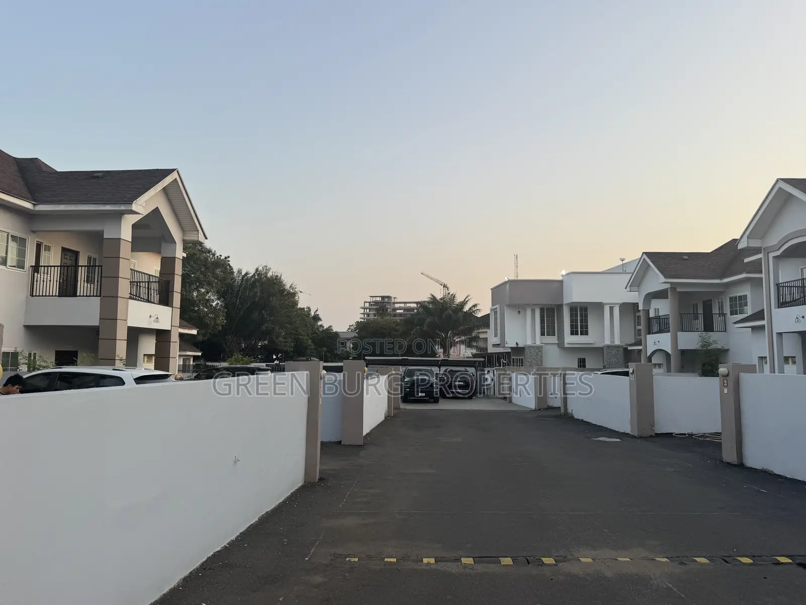 4bdrm Townhouse / Terrace in Cantonments for rent
