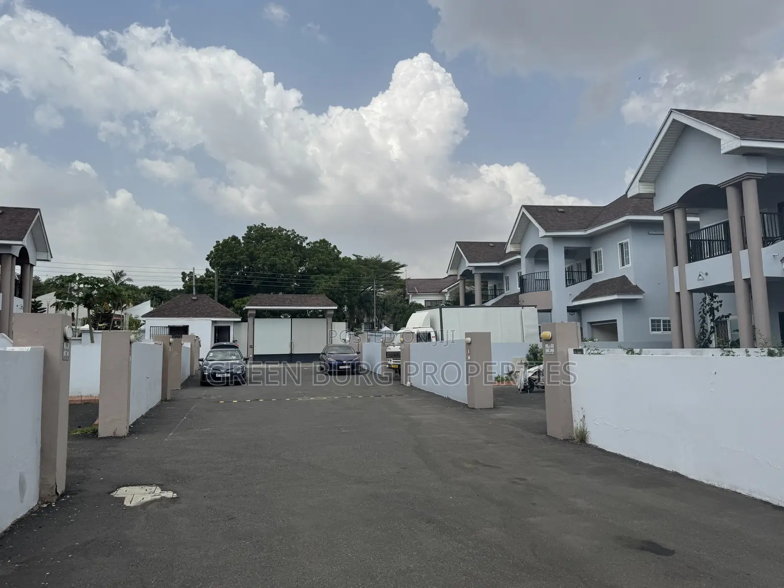 4bdrm Townhouse / Terrace in Cantonments for rent
