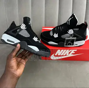 Photo - Air Jordan 4 Panda