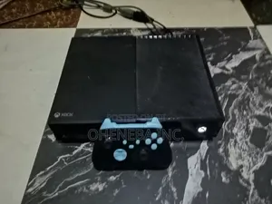 Xbox One With 10 Games Installed + 1 Pad