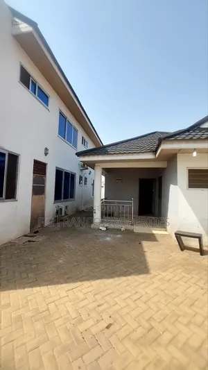 5bdrm House in Kg. Franco, Airport Residential Area for rent