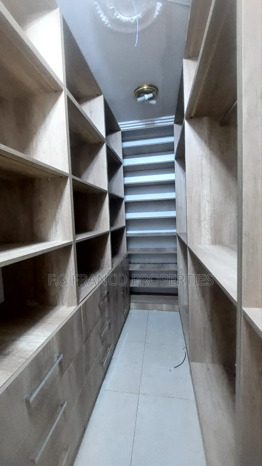 5bdrm House in Kg. Franco, Airport Residential Area for rent